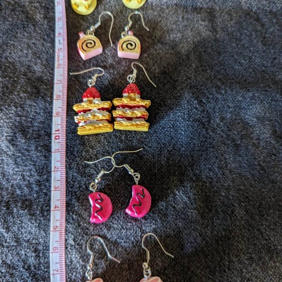 NEW! Never Worn! 5 Pair of Resin Earrings - Picture 1 of 4